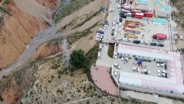 cinde-yapimi-suren-koprude-olumcul-hata-12-olu-4-kisi-araniyor-celik-halat-koptu-7Xg7MI62.jpg